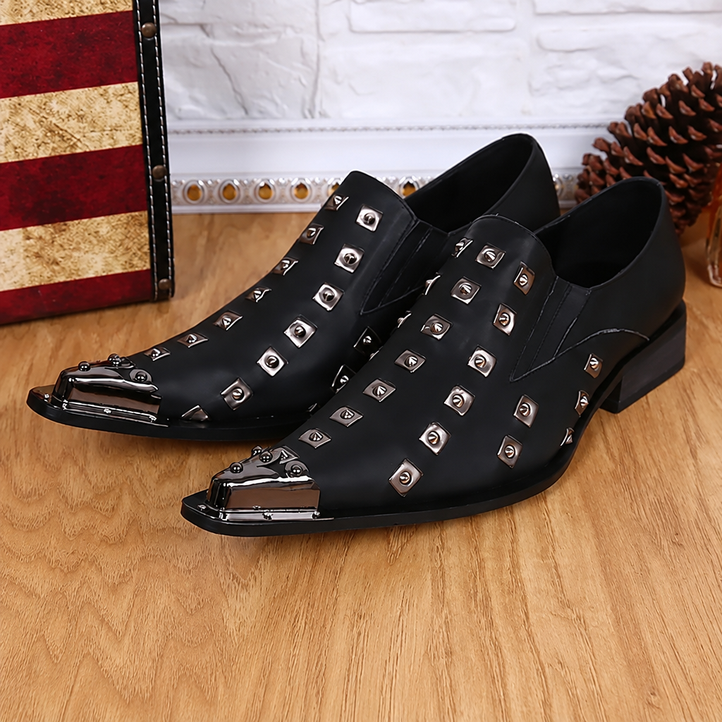 Men's Italian leather pointed metal rivet dress shoes black
