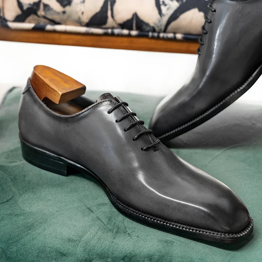 Luxuriöse Herren-Business-Schuhe aus echtem Leder, handgefertigte Whole Cut Oxfords, Schnürschuhe mit spitzer Zehe für Hochzeiten