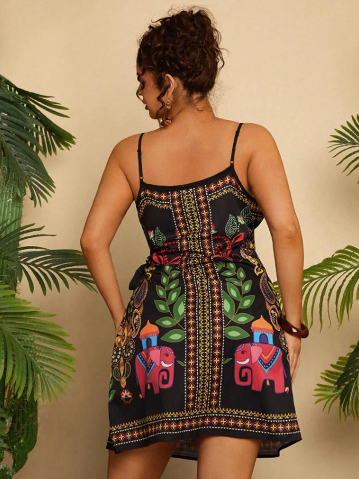 Große Größen Frühling Sommer Elegant Neues Damen Ethnisch bedrucktes Neckholder-Kleid V-Ausschnitt Taillenbetonendes Kurzes Boho-Kleid im Urlaubsstil