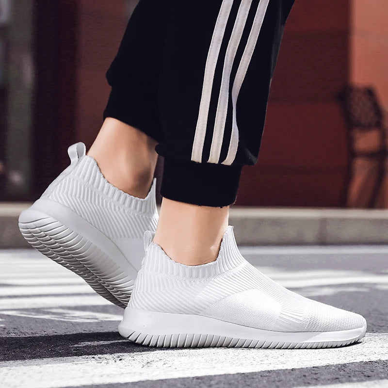 Susugrace Super Light White Athletic Shoes for Men Fashion Hard-wearing Slip-on Male Footwear Breathable Casual Men Sneakers New