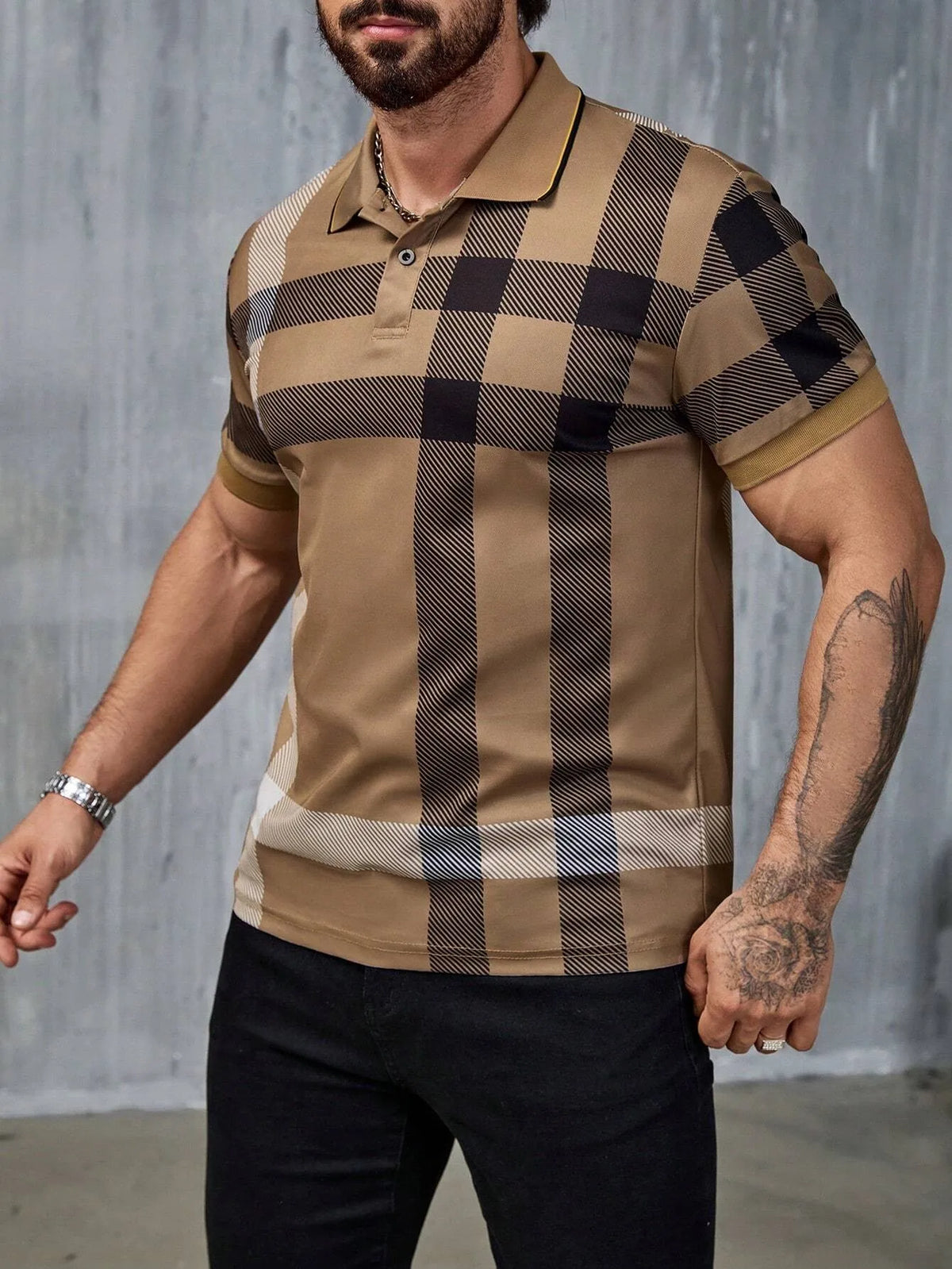 The new men's short-sleeved POLO shirt for summer 2025 features a casual and fashionable 3D striped pattern print