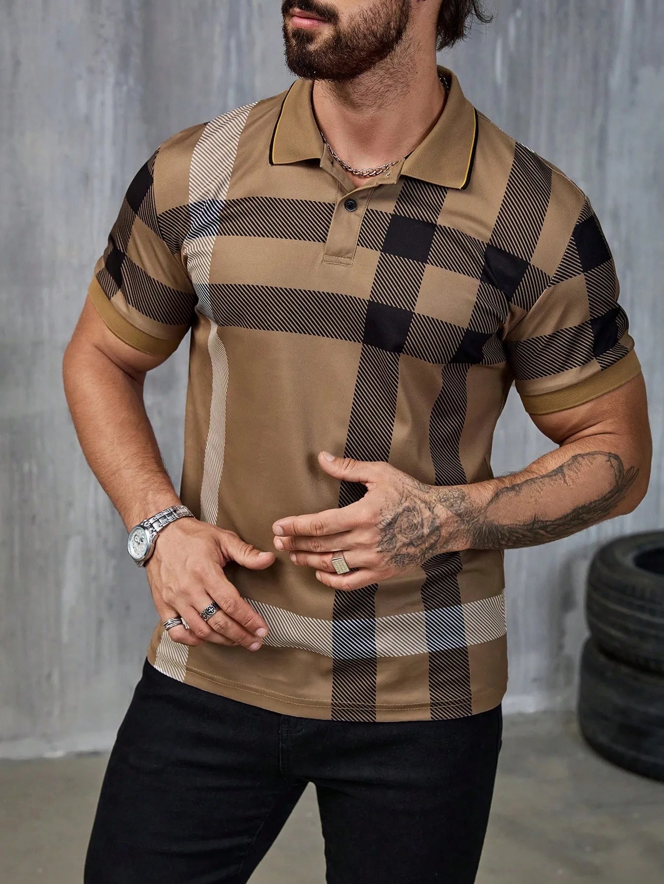 The new men's short-sleeved POLO shirt for summer 2025 features a casual and fashionable 3D striped pattern print