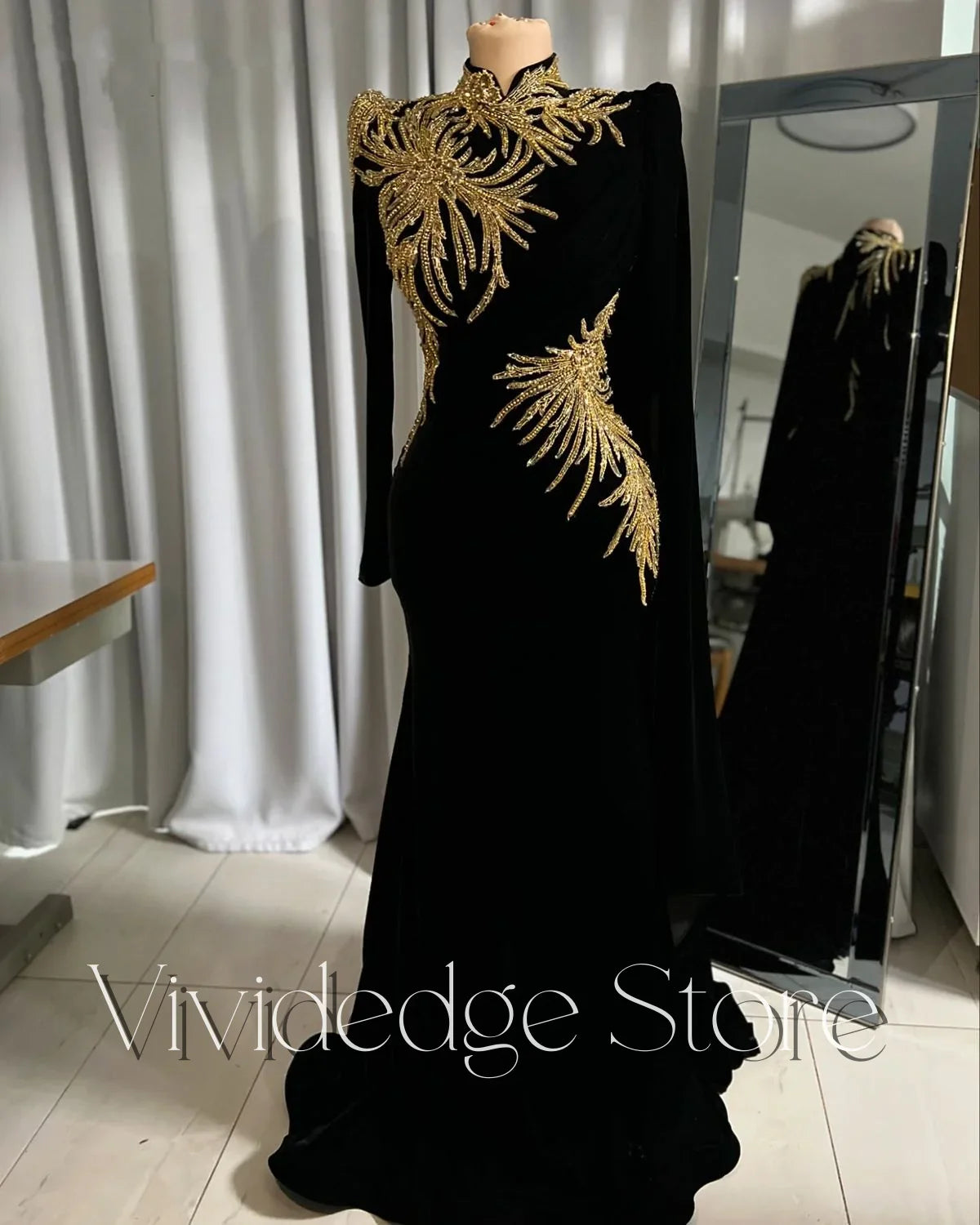 Customized Black Velvet Elegant Celebrity Dresses High Neck Gold Beaded Inlay Fishtail Pleated Evening