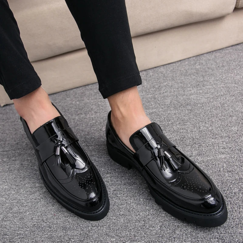 Fashion Golden Men's Casual Slip-On Tassel Patent Loafers Thick Bottom Elevator Shoes Men's Party Shoes Business Shoes Brogue