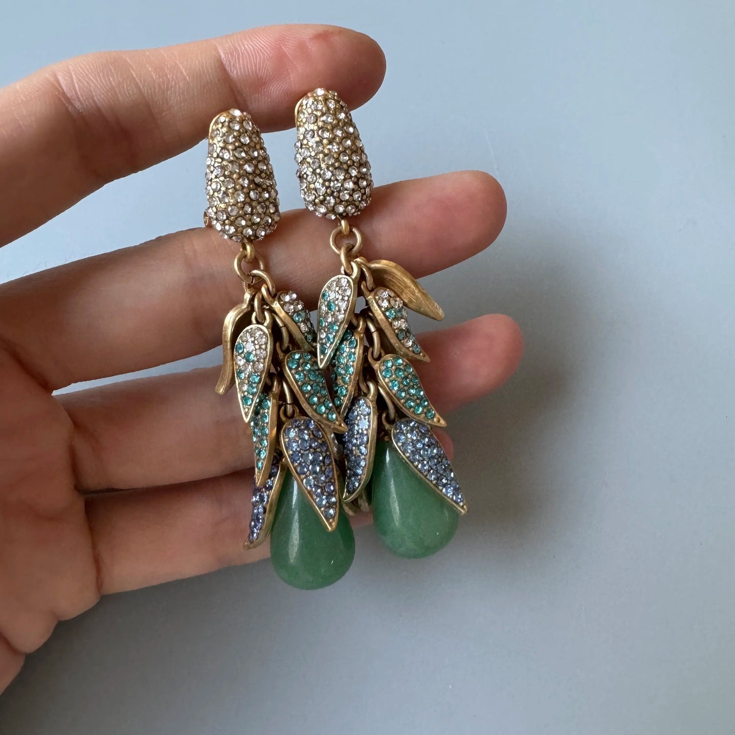 Vintage vintage necklace with carved three-dimensional flower tassels and stud earrings