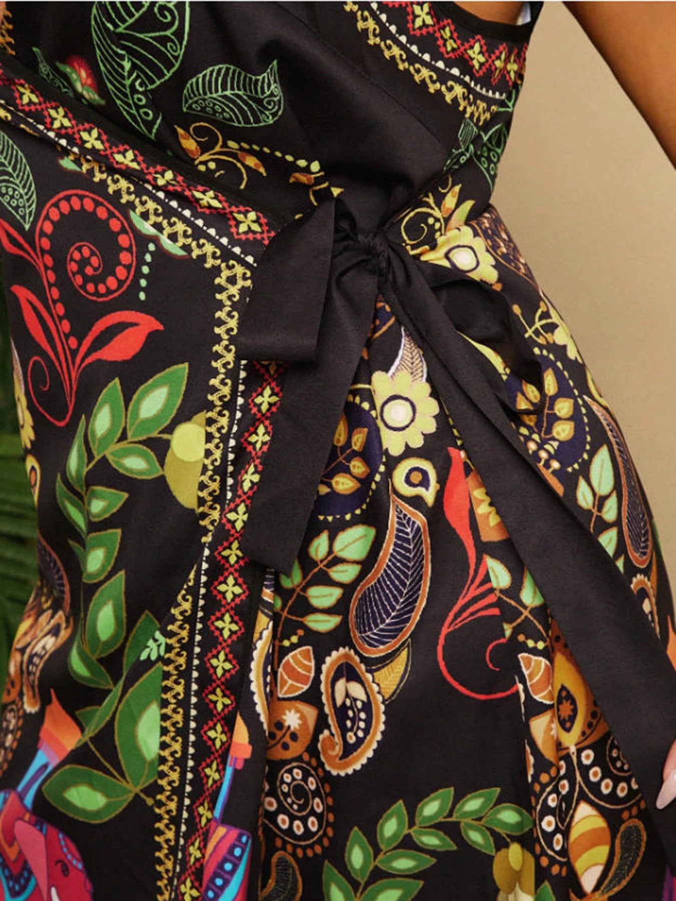 Große Größen Frühling Sommer Elegant Neues Damen Ethnisch bedrucktes Neckholder-Kleid V-Ausschnitt Taillenbetonendes Kurzes Boho-Kleid im Urlaubsstil