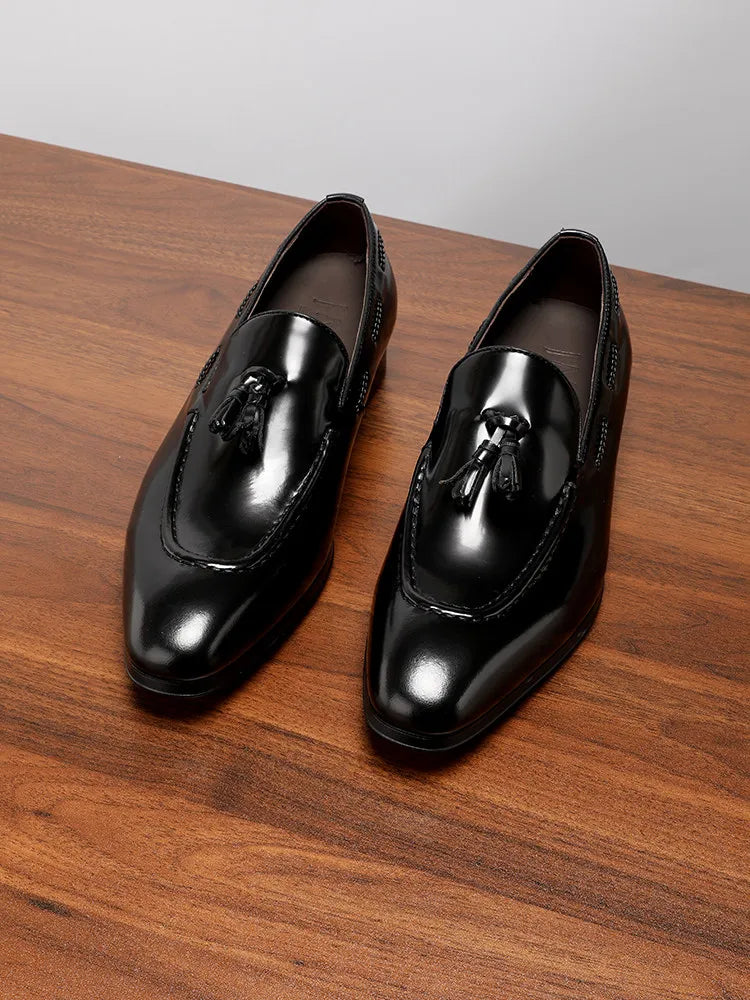 Britischer Stil Echtes Leder Herren Mokassins Atmungsaktive Quasten Slip-On-Abendschuhe Glänzende Business-Freizeit-Lederschuhe für den Sommer
