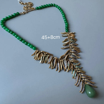 Vintage vintage necklace with carved three-dimensional flower tassels and stud earrings
