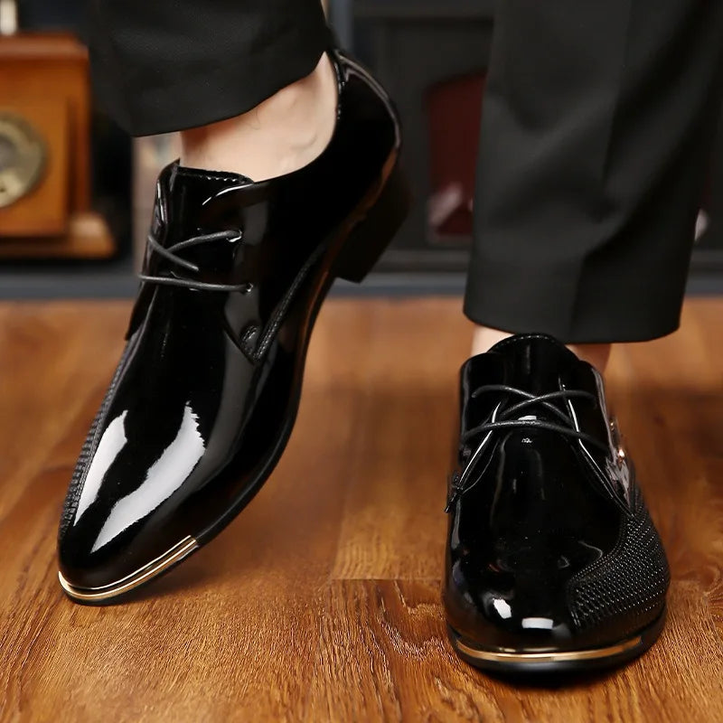 Neue spitz zulaufende Herren Lederschuhe Glänzend Hochwertige Business-Anzugschuhe für Herren Robuste Gesellschaftsschuhe Ganzjahresgeeignet Übergröße 48