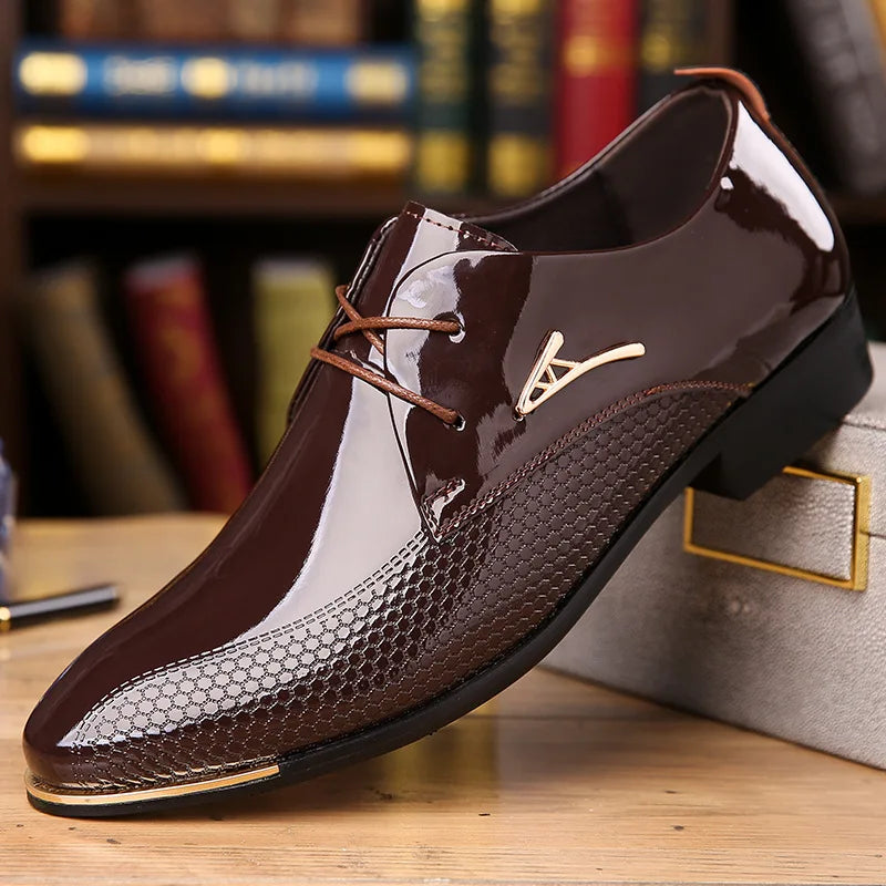 Neue spitz zulaufende Herren Lederschuhe Glänzend Hochwertige Business-Anzugschuhe für Herren Robuste Gesellschaftsschuhe Ganzjahresgeeignet Übergröße 48