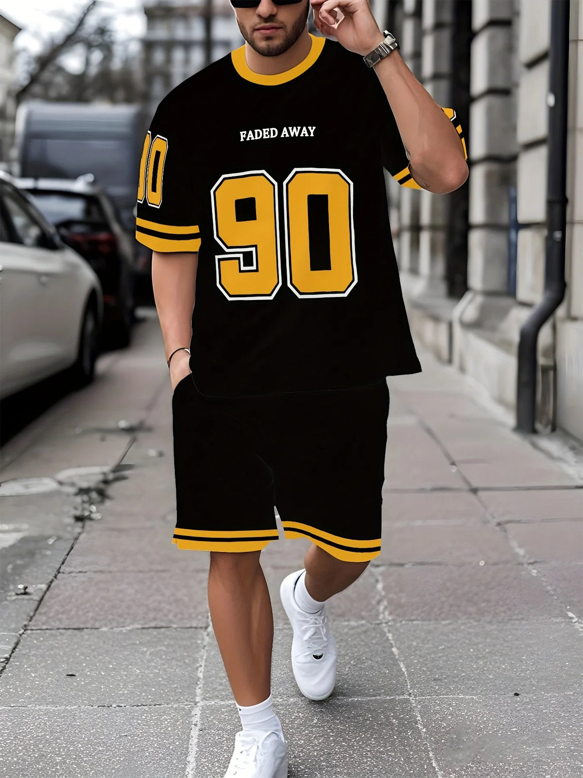 Sommer Herrenmode Freizeit-Sport-Set Locker sitzend Trendiger Puppen-Graffiti-Print Rundhals Kurzarm Zweiteiler mit Shorts