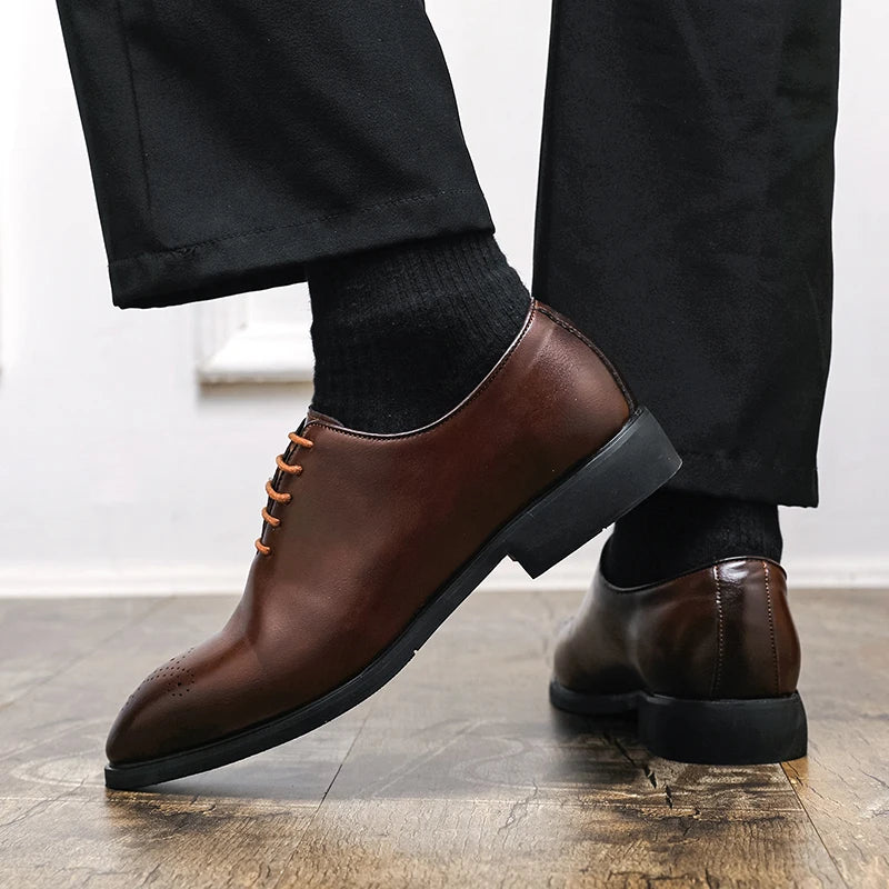 Neue rote Sohle Brogue Schuhe Herren Schwarz Business Herren Formelle Schuhe Schnürung Runde Zehen Frühling/Herbst