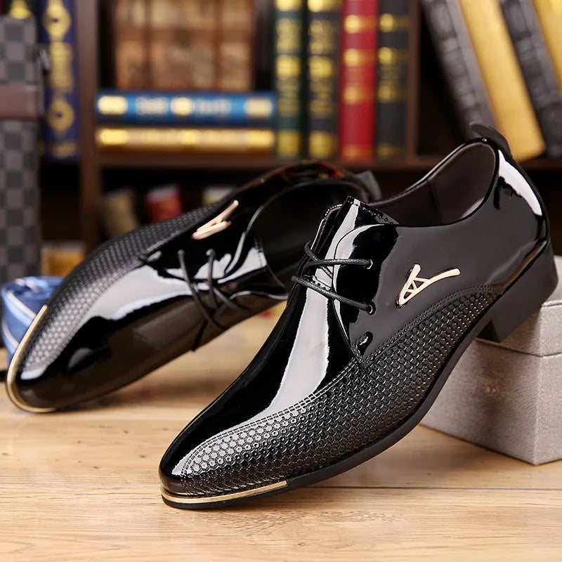 Neue spitz zulaufende Herren Lederschuhe Glänzend Hochwertige Business-Anzugschuhe für Herren Robuste Gesellschaftsschuhe Ganzjahresgeeignet Übergröße 48