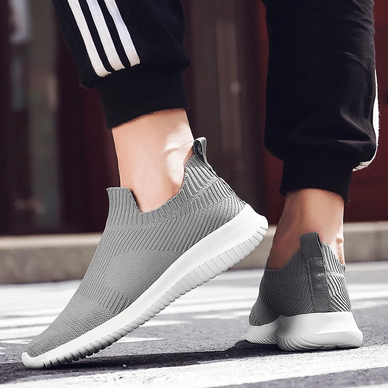 Susugrace Super Light White Athletic Shoes for Men Fashion Hard-wearing Slip-on Male Footwear Breathable Casual Men Sneakers New