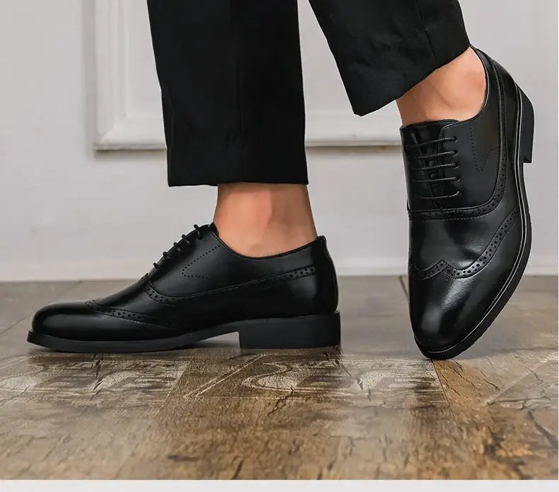 Herren Schwarze Brogue Oxford Schuhe Formelle Anzugschuhe für Business Hochzeit Rote Sohle Bequeme Schnürschuhe