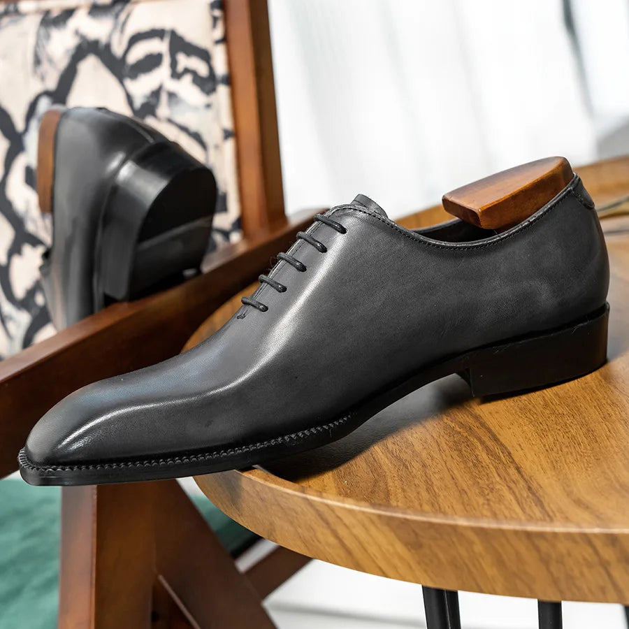 Luxuriöse Herren-Business-Schuhe aus echtem Leder, handgefertigte Whole Cut Oxfords, Schnürschuhe mit spitzer Zehe für Hochzeiten