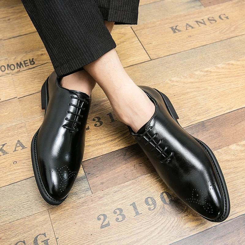 Neue rote Sohle Brogue Schuhe Herren Schwarz Business Herren Formelle Schuhe Schnürung Runde Zehen Frühling/Herbst