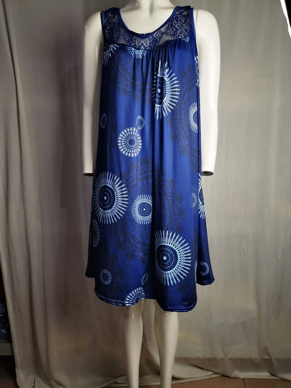 Damenbekleidung Sommer ärmelloses Trägerkleid Spitzenmuster ärmellos großer Schwung lockeres sexy Kleid langer Rock Übergröße