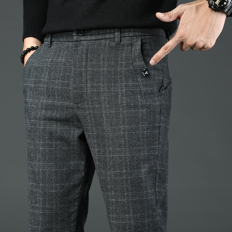 Noi pantaloni casual pentru bărbați în carouri, ocazional de afaceri, slim fit, gri închis, pantaloni elastici în stil clasic, haine de marcă masculină, modă de stradă