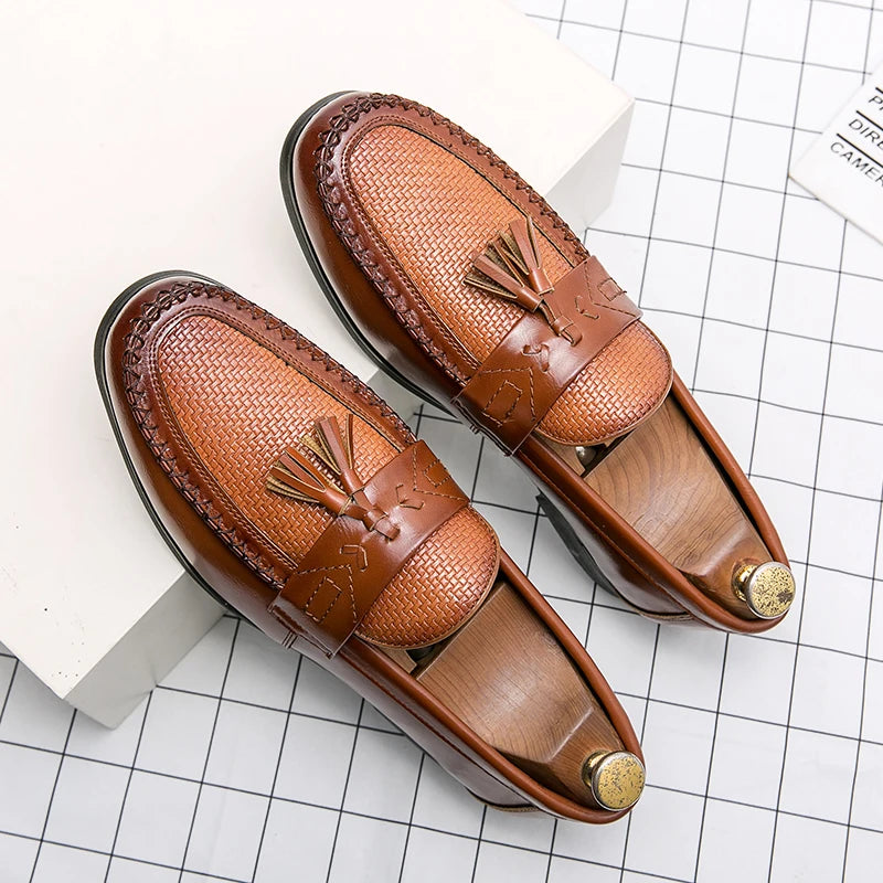 Herren Business Casual Schuhe Hochwertige Brogues Leder Loafers Gesellschaftliche Party Lederschuhe Herren Quasten Hochzeitsschuhe