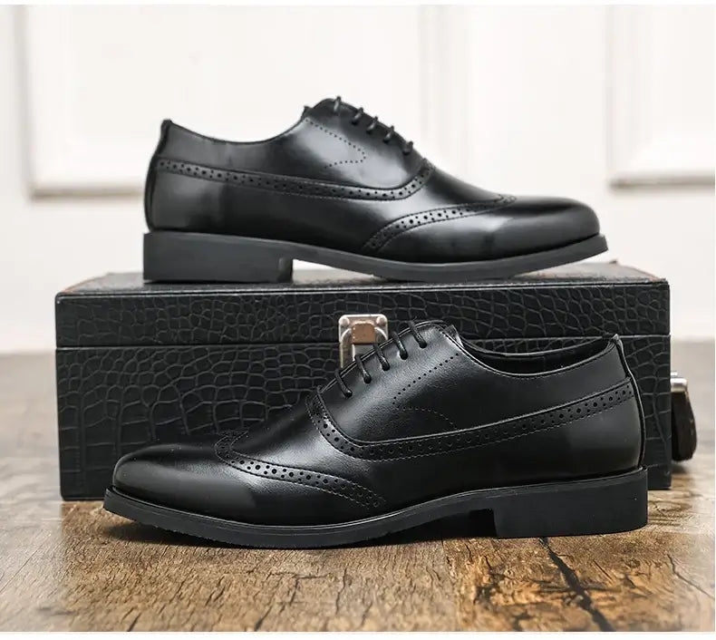 Herren Schwarze Brogue Oxford Schuhe Formelle Anzugschuhe für Business Hochzeit Rote Sohle Bequeme Schnürschuhe