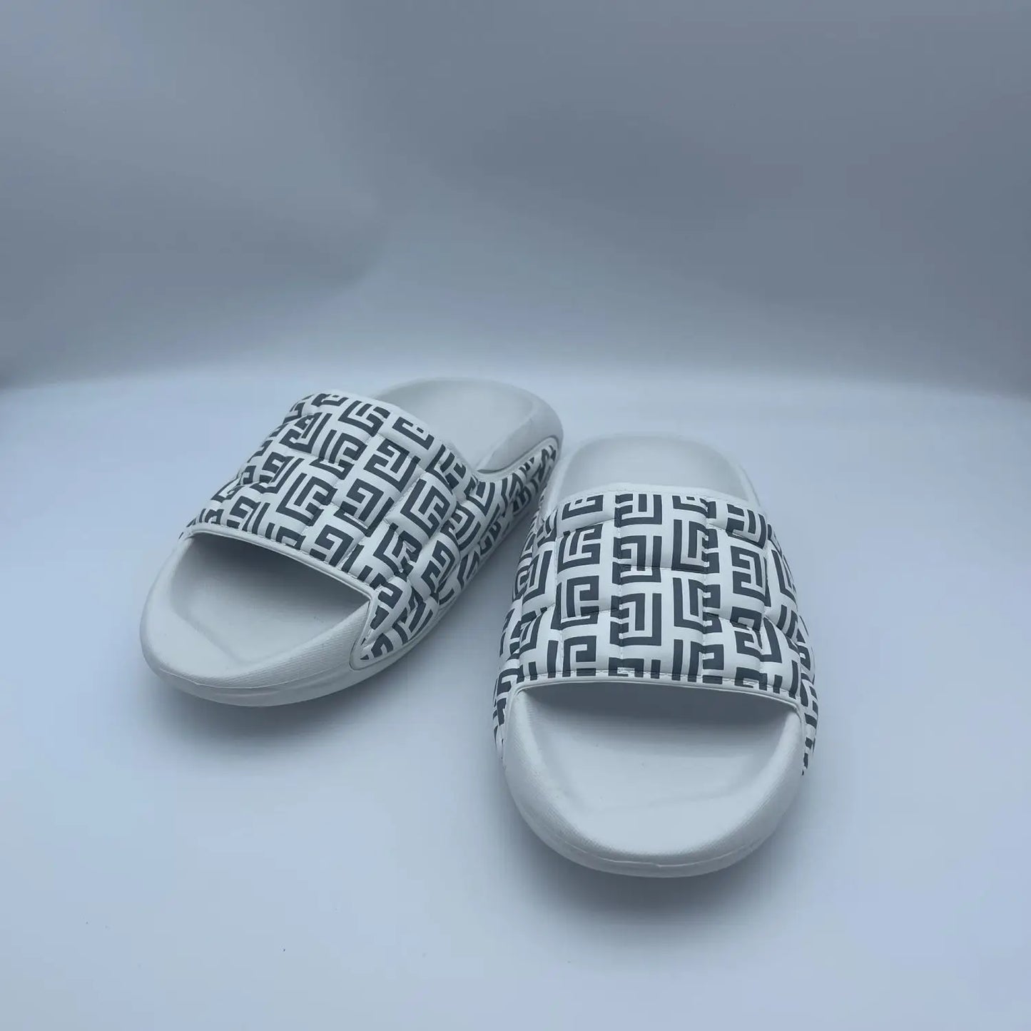 Men's Summer Slippers Brand Design Non-slip Wear-resistant Outdoor Beach Sandals Fashionable Home Bathroom Soft Men's Flip Flops