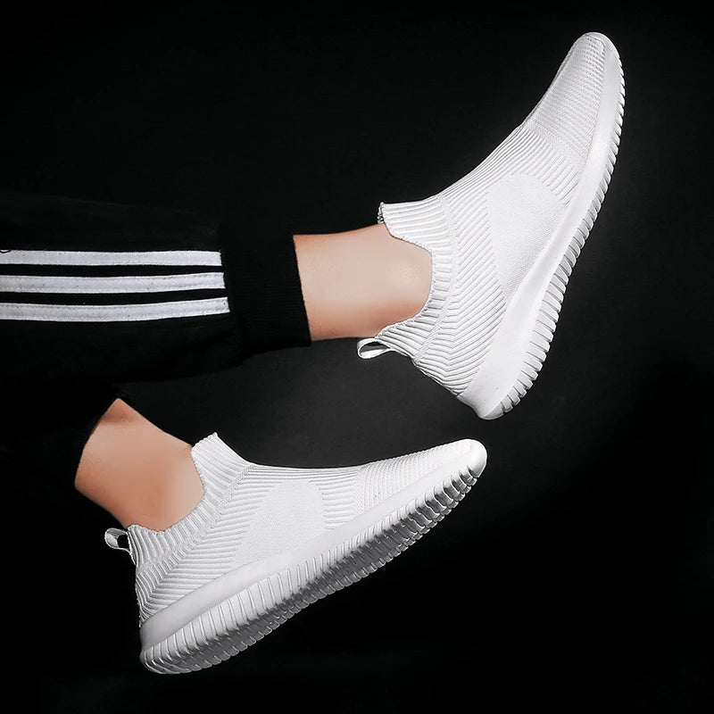 Susugrace Super Light White Athletic Shoes for Men Fashion Hard-wearing Slip-on Male Footwear Breathable Casual Men Sneakers New