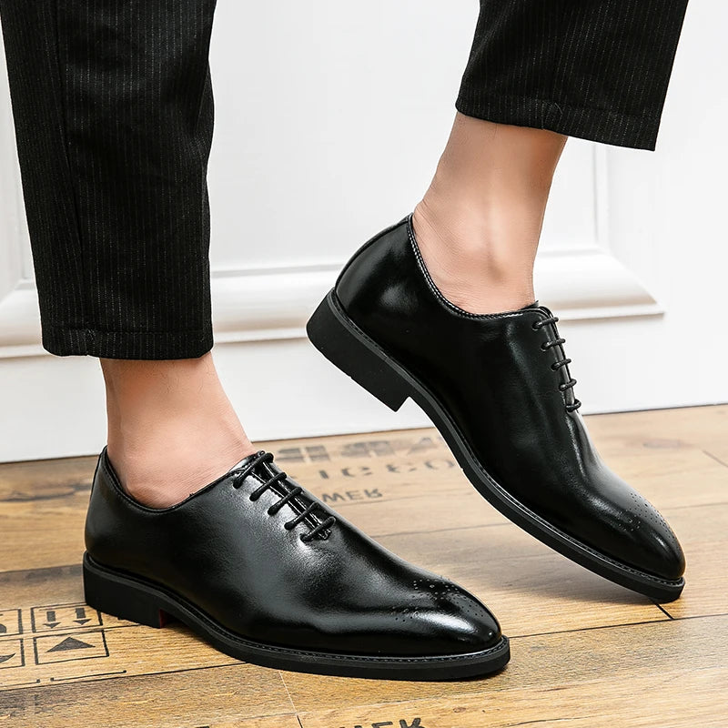 Neue rote Sohle Brogue Schuhe Herren Schwarz Business Herren Formelle Schuhe Schnürung Runde Zehen Frühling/Herbst