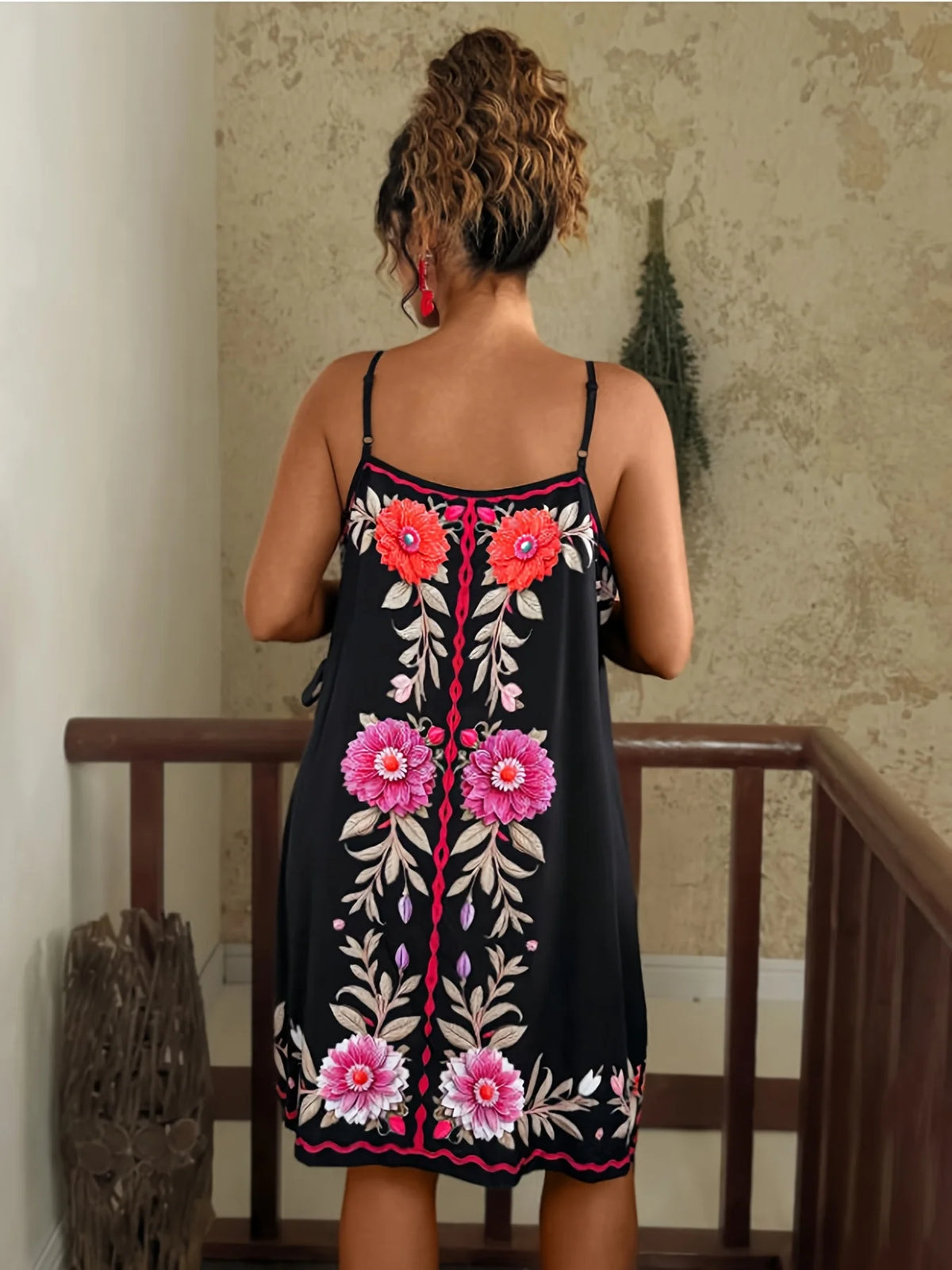 Große Größen Frühling Sommer Elegant Neues Damen Ethnisch bedrucktes Neckholder-Kleid V-Ausschnitt Taillenbetonendes Kurzes Boho-Kleid im Urlaubsstil