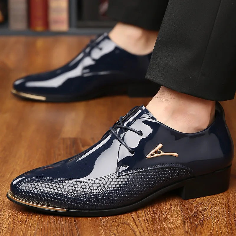 Neue spitz zulaufende Herren Lederschuhe Glänzend Hochwertige Business-Anzugschuhe für Herren Robuste Gesellschaftsschuhe Ganzjahresgeeignet Übergröße 48