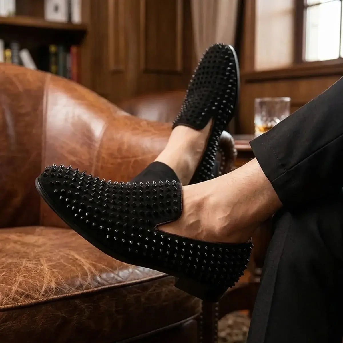 Herren handgemachte Spike Loafer Schwarze Glitzer Fashion Schuhe mit glänzenden Nieten für Party und Hochzeit Laufsteg-Stil