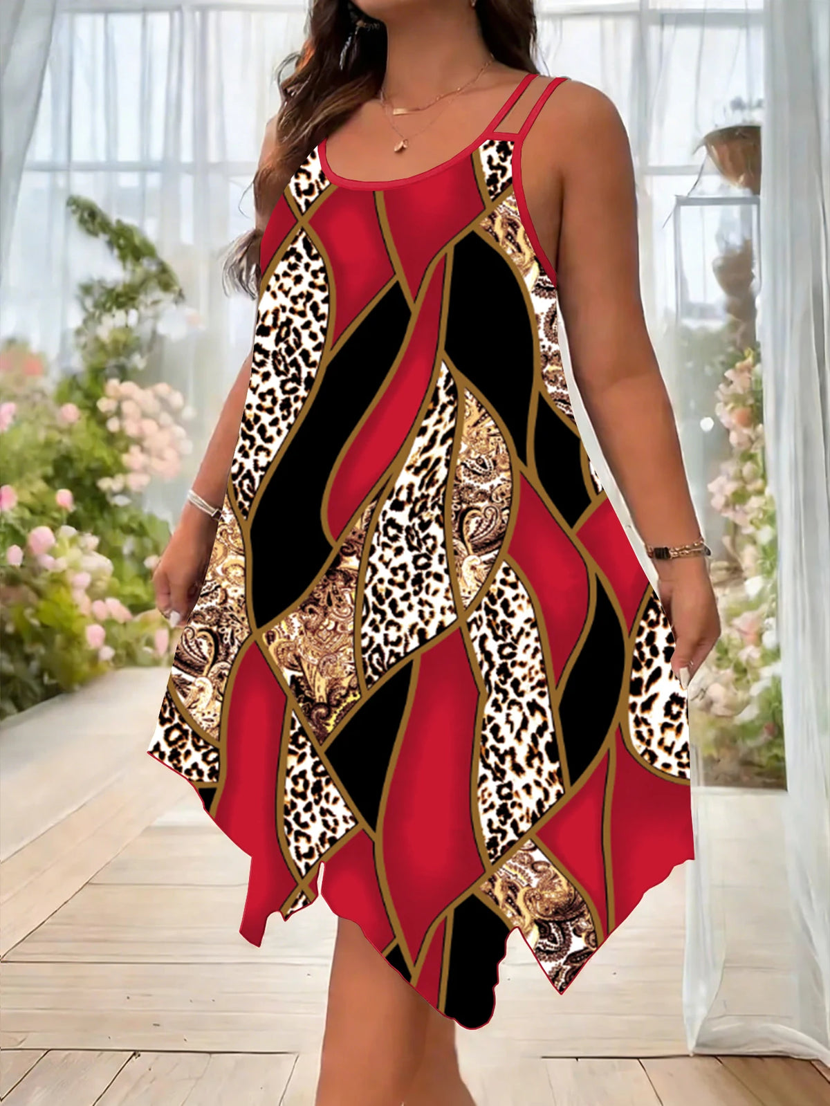 Asymmetrisches, geometrisch gestreiftes Damen-Trägerkleid in großen Größen