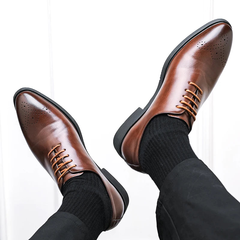 Neue rote Sohle Brogue Schuhe Herren Schwarz Business Herren Formelle Schuhe Schnürung Runde Zehen Frühling/Herbst