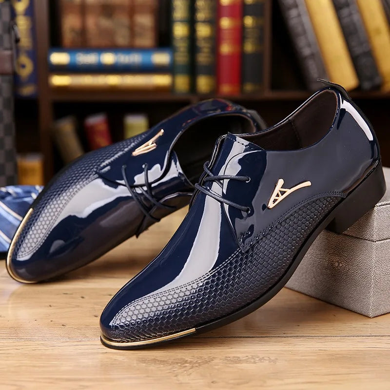 Neue spitz zulaufende Herren Lederschuhe Glänzend Hochwertige Business-Anzugschuhe für Herren Robuste Gesellschaftsschuhe Ganzjahresgeeignet Übergröße 48