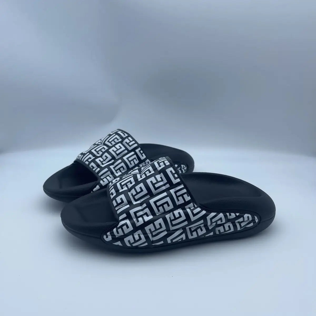 Men's Summer Slippers Brand Design Non-slip Wear-resistant Outdoor Beach Sandals Fashionable Home Bathroom Soft Men's Flip Flops