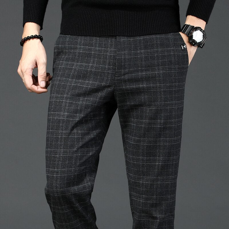 Noi pantaloni casual pentru bărbați în carouri, ocazional de afaceri, slim fit, gri închis, pantaloni elastici în stil clasic, haine de marcă masculină, modă de stradă