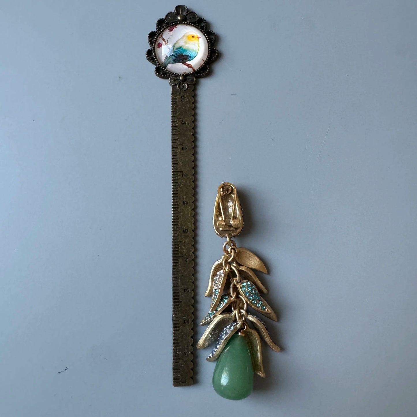 Vintage vintage necklace with carved three-dimensional flower tassels and stud earrings