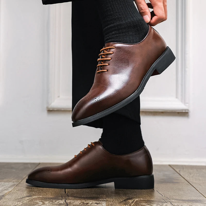 Neue rote Sohle Brogue Schuhe Herren Schwarz Business Herren Formelle Schuhe Schnürung Runde Zehen Frühling/Herbst