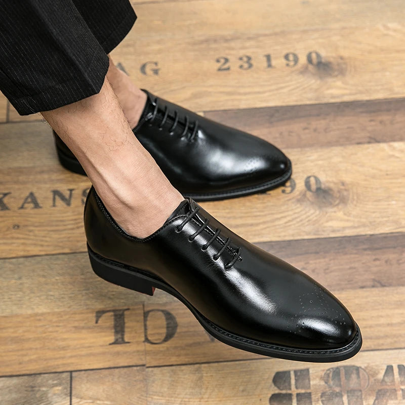 Neue rote Sohle Brogue Schuhe Herren Schwarz Business Herren Formelle Schuhe Schnürung Runde Zehen Frühling/Herbst