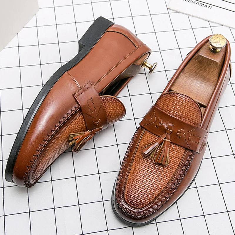 Herren Business Casual Schuhe Hochwertige Brogues Leder Loafers Gesellschaftliche Party Lederschuhe Herren Quasten Hochzeitsschuhe