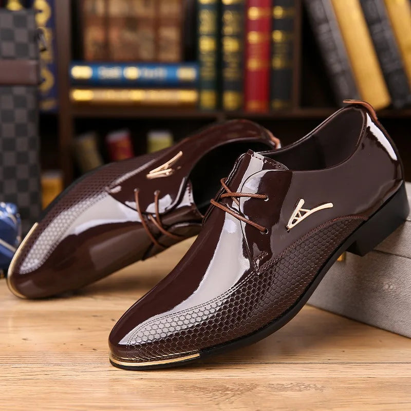 Neue spitz zulaufende Herren Lederschuhe Glänzend Hochwertige Business-Anzugschuhe für Herren Robuste Gesellschaftsschuhe Ganzjahresgeeignet Übergröße 48