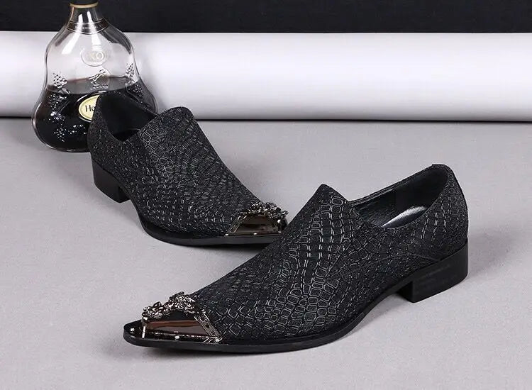 Neu eingetroffen: rote spitze Herren-Lederschuhe aus echtem Leder mit Metallspitze und Kristall, handgemacht, modische Friseurschuhe