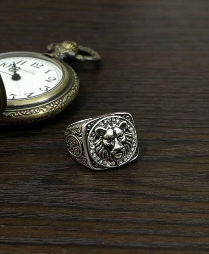 A slightly zircon Lion King ring for men and women