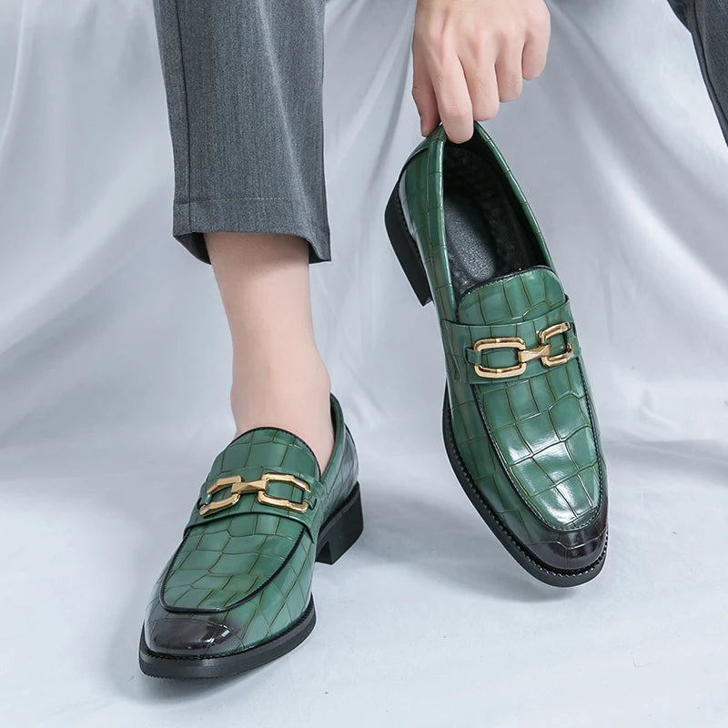 46 Plus-Size Metal Pressed Floral Loafers 2024 New Merchant Leather Shoes Men's Casual Pressed Plaid Leather Pointy
