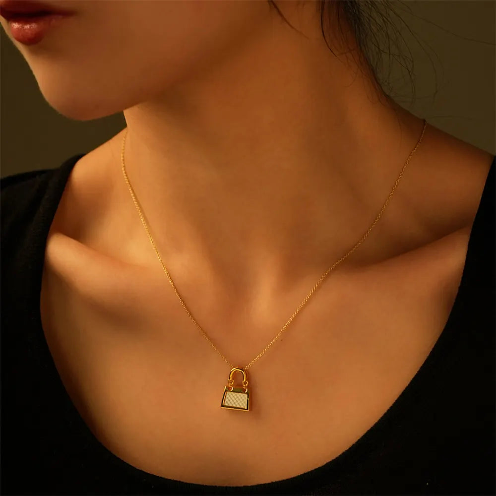 Real 18K Gold AU750 Necklace White Shell Fritillaria Bag-Shaped Elegant For Woman Classic Cute Romantic Fine Jewelry