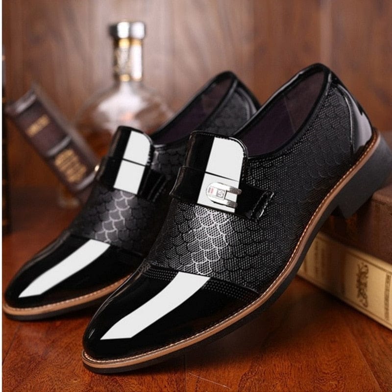 Men&#39;s shoes Leather Embossing Classic Fashion Luxury men shoes Wear-resistant Non slip Mans footwear Anti-slip Black shoes