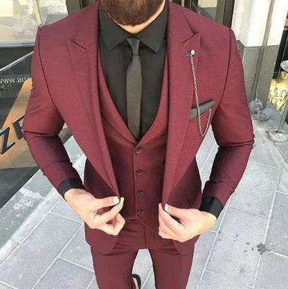 2020 New Arrival Groomsmen Peak Black Lapel Groom Tuxedos Burgundy Men Suits Wedding Best Man Blazer (Jacket+Pants+Vest)