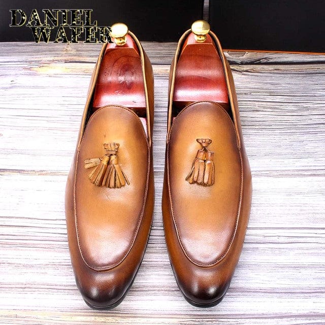 LUXURY ITALIAN LOAFERS MEN DRESS SHOES FASHION HAND-MADE SLIP ON TASSEL LOAFERS WEDDING OFFICE SHOES CASUAL MEN SHOES LEATHER