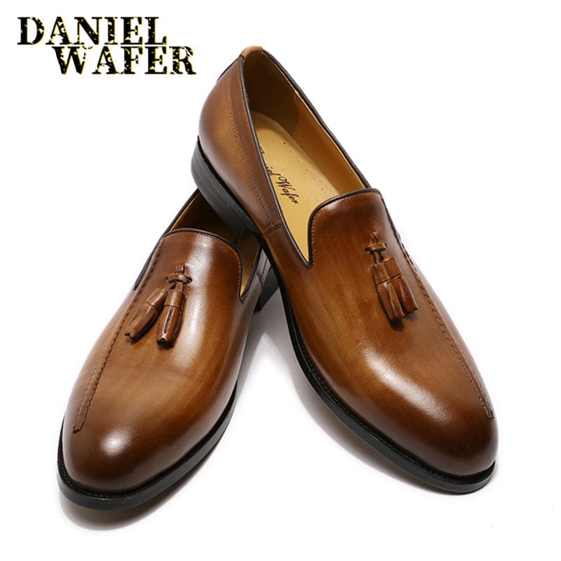 Fashion Men&#39;s Loafers Luxury Tassels Leather Slip On Brown Black Formal Men Dress Office Wedding Casual Shoes Men Leather Shoes