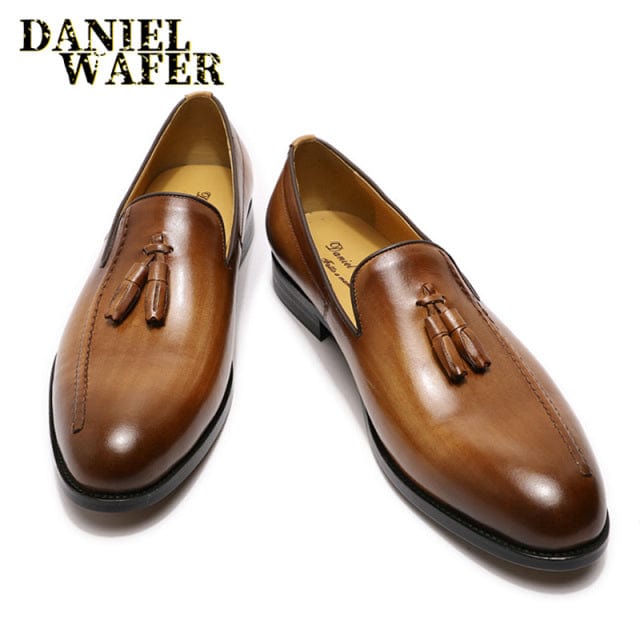 Fashion Men&#39;s Loafers Luxury Tassels Leather Slip On Brown Black Formal Men Dress Office Wedding Casual Shoes Men Leather Shoes